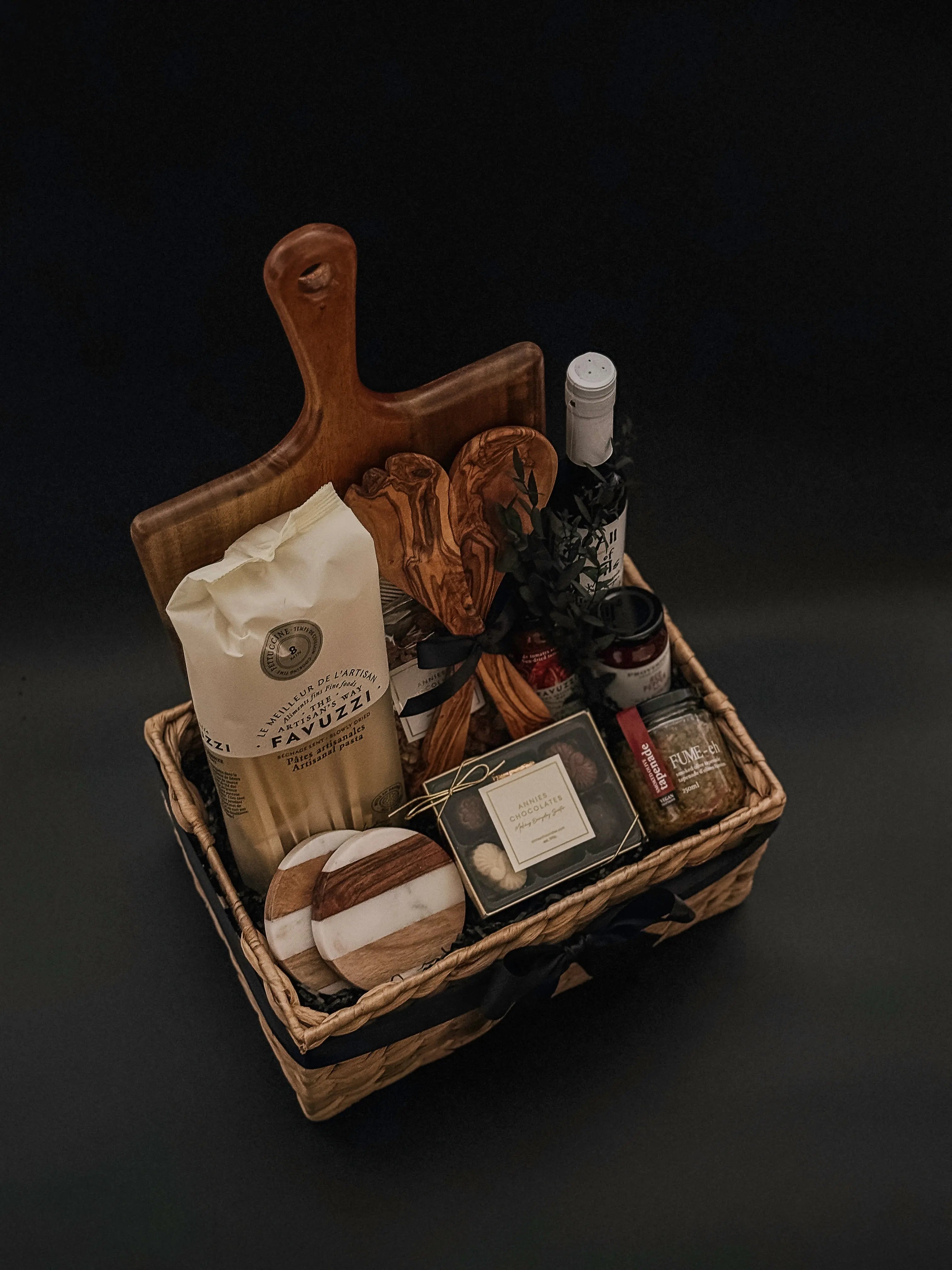 ITALIAN FAMILY DINNER - Muse Baskets and Co.