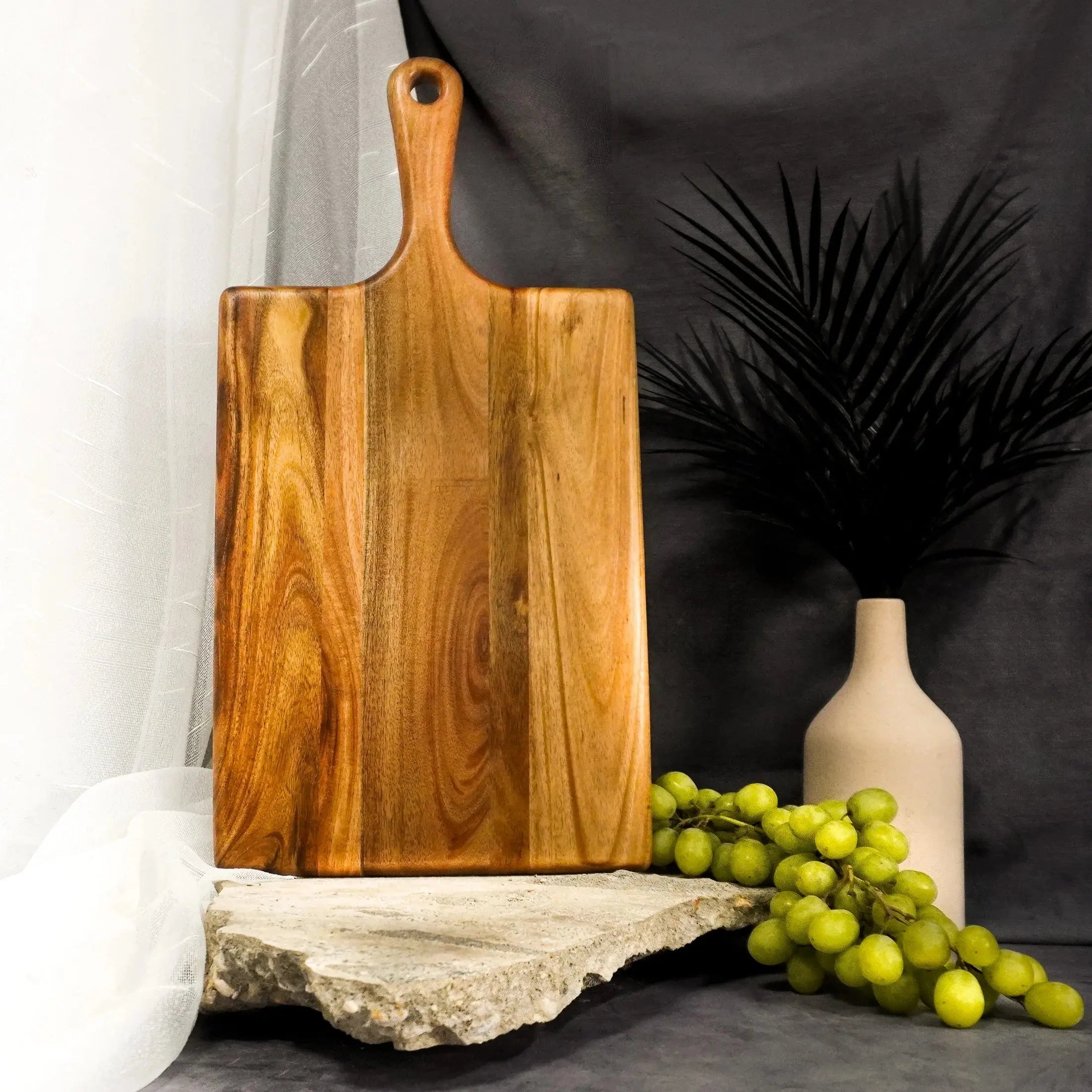 ACACIA HARDWOOD CUTTING BOARD - LARGE - Muse Baskets and Co.
