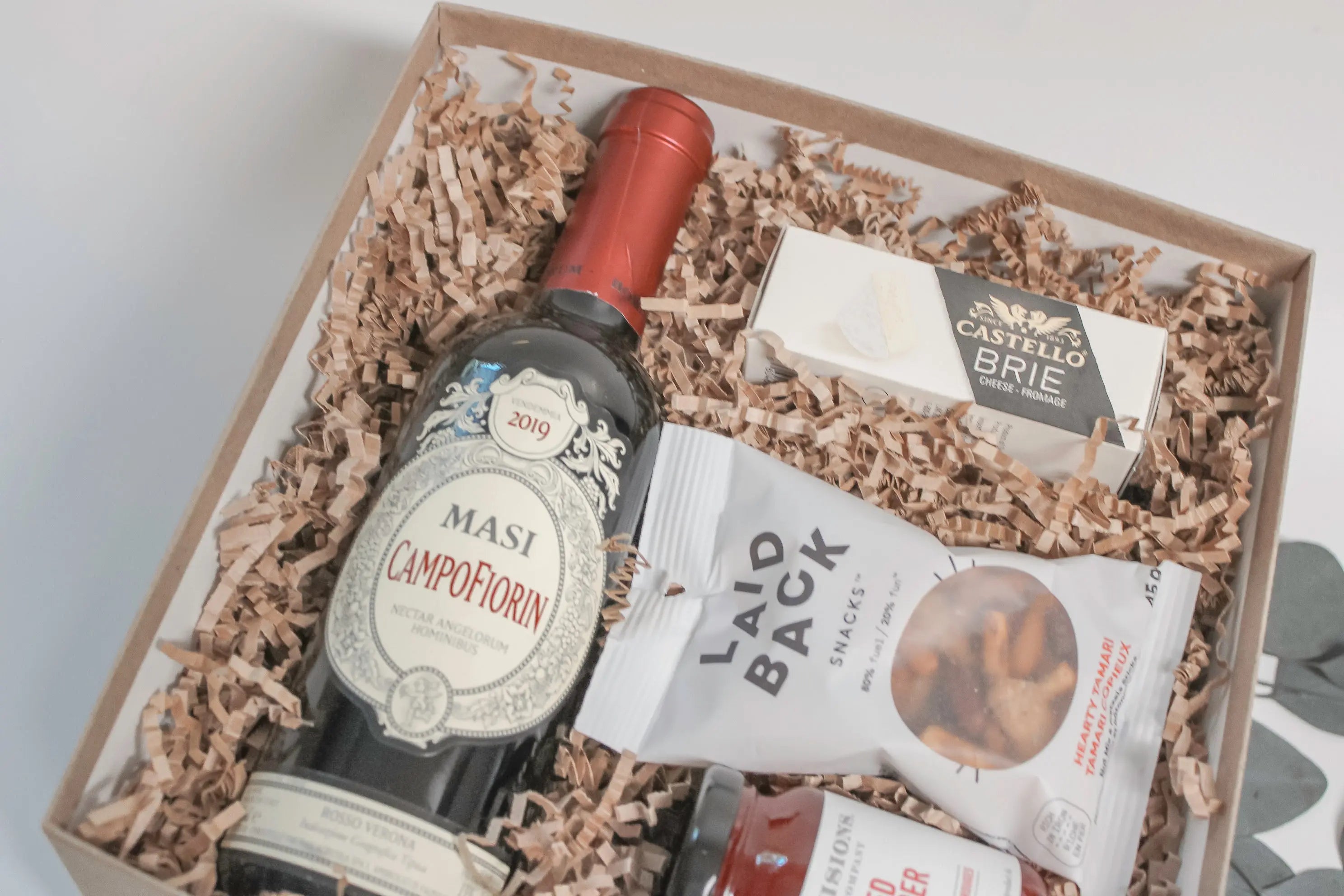 charcuterie-wine-corporate-gift-box