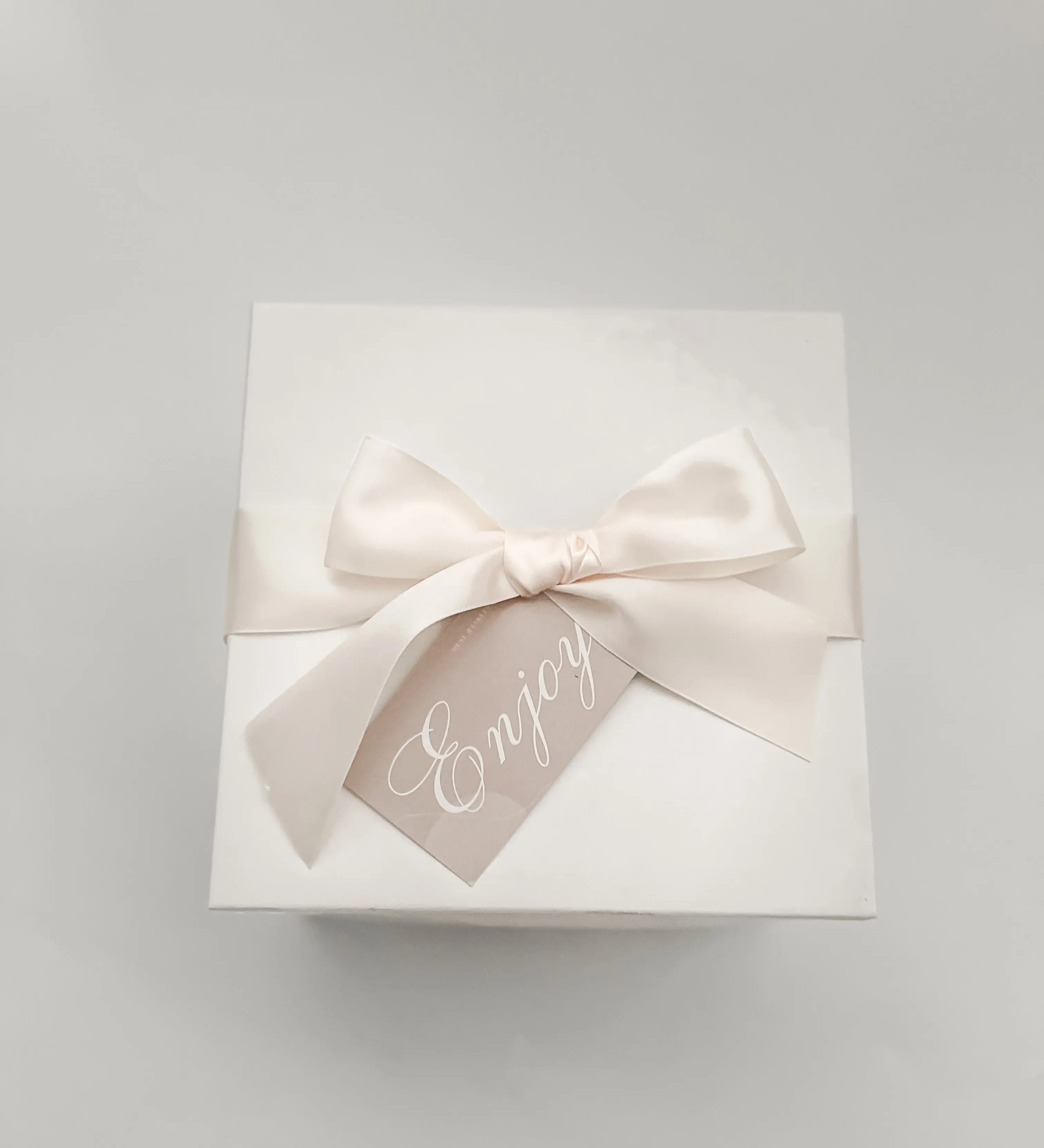 WHITE GIFT BOX - Muse Baskets and Co.
