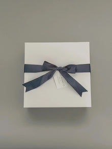 Signature Pearl White Gift Box