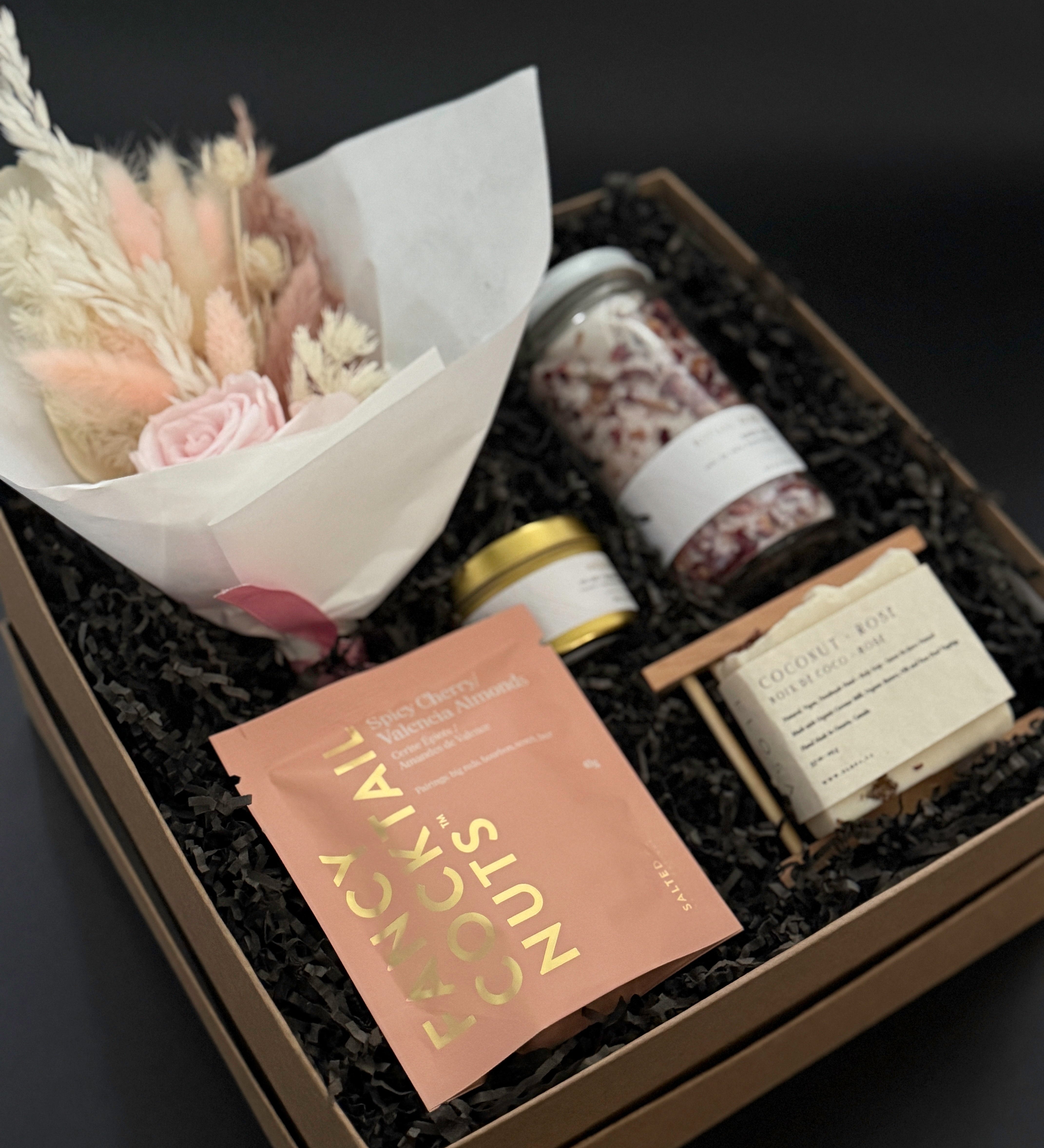 Floral gift box for women featuring preserved rose bouquet and artisan bath products – perfect for birthdays, bridesmaids, and self-care.