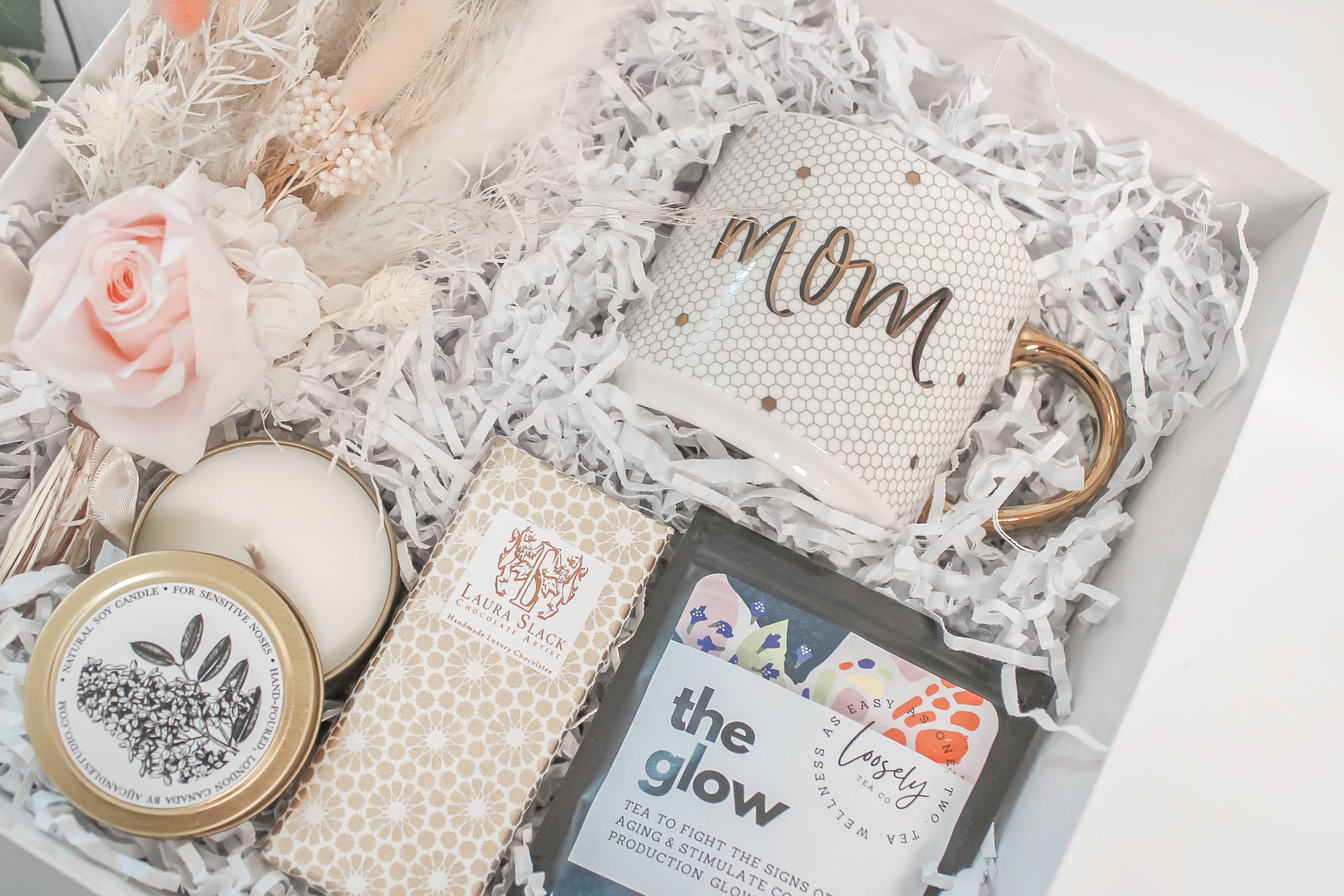 moms-floral-bouquet-gorumet-chocolate-glow-tea-4