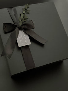 Signature Onyx Gift Box