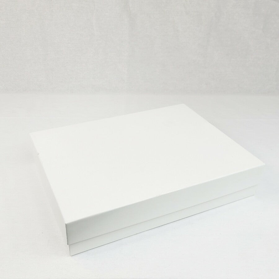 WHITE GIFT BOX